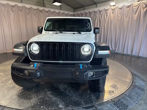 Used 2024 Jeep Wrangler Willys image 2