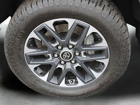 Used 2023 Toyota Tundra Limited AWD/4WD image 2