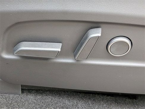 Used 2026 Tesla Model Y Long Range image 18