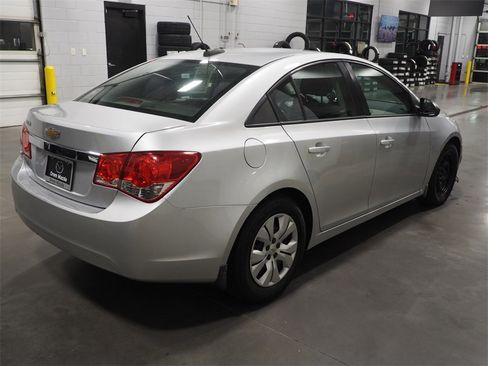 Used 2015 Chevrolet Cruze LS image 4