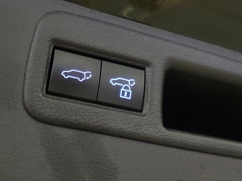 Used 2021 Toyota Venza XLE AWD/4WD image 9
