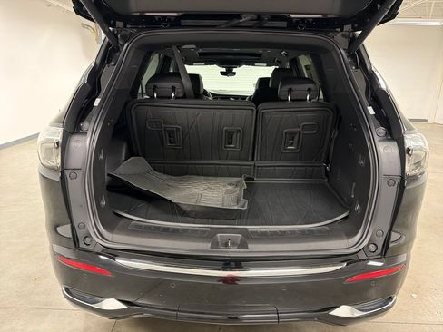 Used 2023 Buick Enclave Avenir w/ Avenir Technology Package AWD/4WD image 18