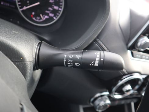 Used 2025 Nissan Sentra SV w/ Trunk Package image 18