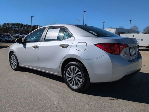 Used 2018 Toyota Corolla XLE image 6