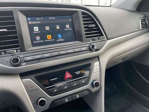 Used 2017 Hyundai Elantra SE image 21