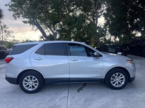 Used 2018 Chevrolet Equinox LT FWD image 6
