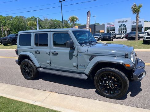Certified 2025 Jeep Wrangler Unlimited Sahara AWD/4WD image 5