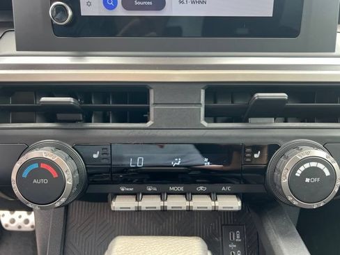 Used 2025 Toyota Tacoma TRD Sport AWD/4WD image 25