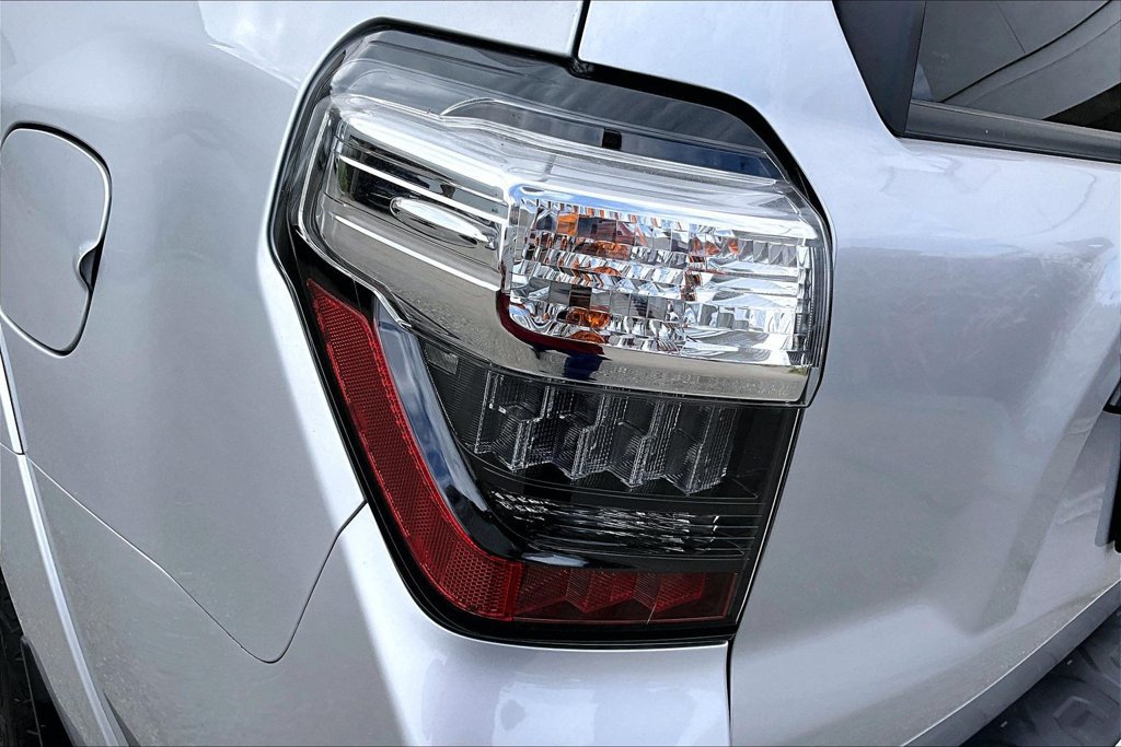 Used 2024 Toyota 4Runner TRD Off-Road Premium w/ Moonroof Package AWD/4WD image 23