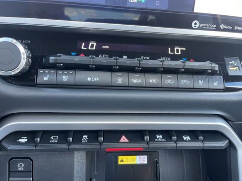 Used 2022 Toyota Tundra Platinum image 18