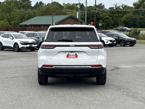 Certified 2023 Jeep Grand Cherokee Laredo w/ Luxury Tech Group I AWD/4WD image 6