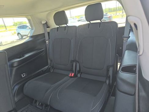 Used 2023 Jeep Grand Cherokee L Laredo image 15