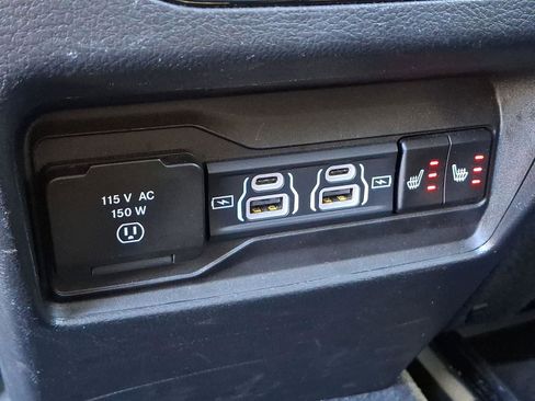 Used 2023 Jeep Grand Cherokee Limited w/ Black Appearance Package image 12