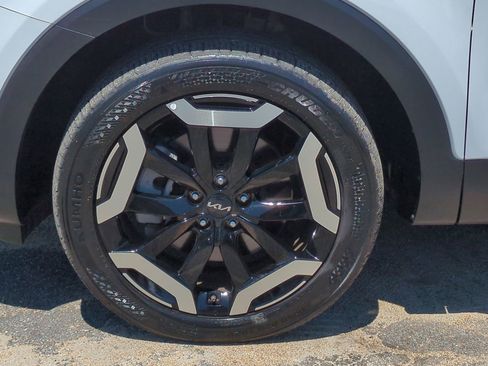 Used 2025 Kia Telluride S FWD image 11
