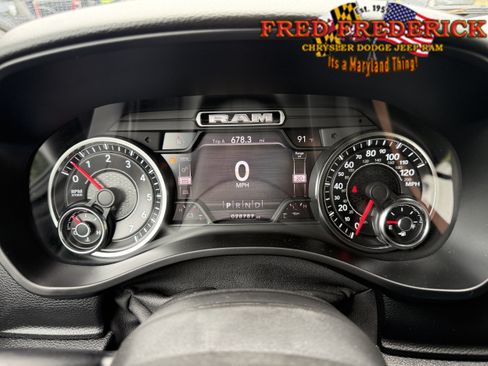 Used 2020 RAM 1500 Big Horn AWD/4WD image 11