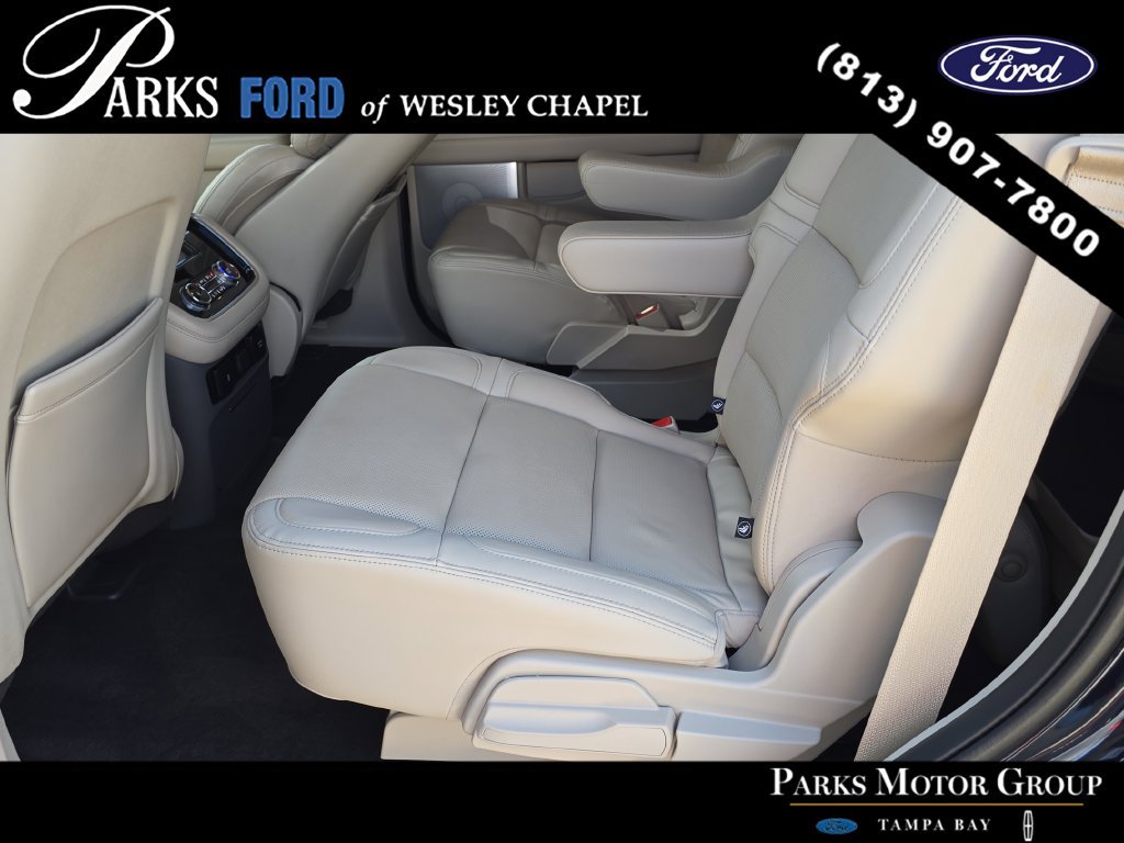 Used 2021 Lincoln Navigator Reserve w/ Luxury Package RWD image 16