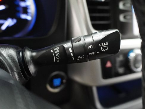 Used 2019 Toyota Highlander SE FWD image 12