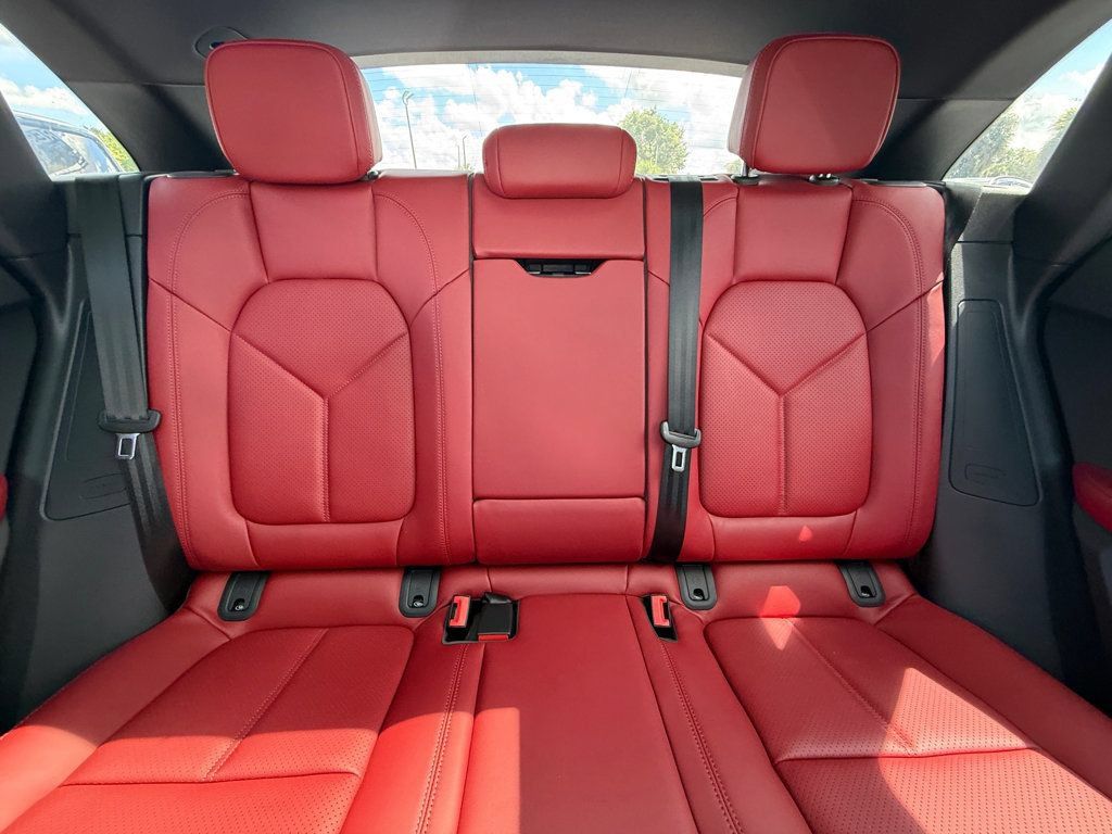 Used 2026 Porsche Macan AWD/4WD image 20