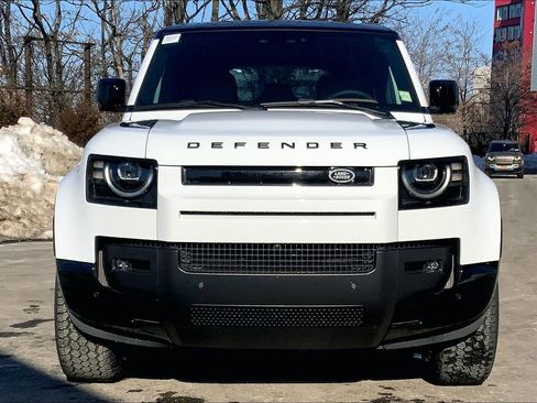 New 2026 Land Rover Defender 110 X-Dynamic SE image 3