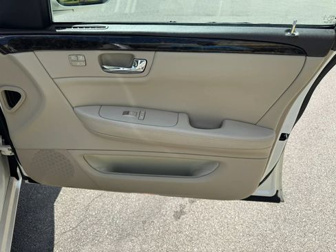 Used 2008 Cadillac DTS FWD image 22