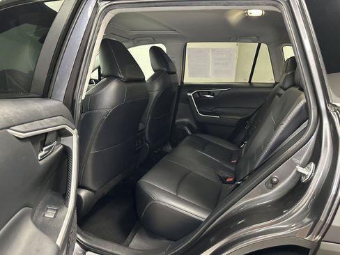 Used 2022 Toyota RAV4 XLE Premium AWD/4WD image 32