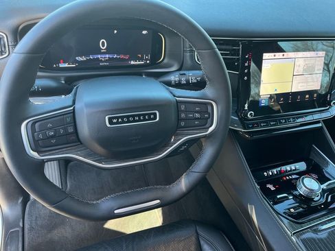 Used 2022 Jeep Wagoneer Series III w/ Flexible Seating Group image 24