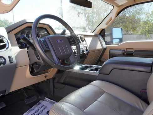 Used 2011 Ford F250 Lariat w/ Lariat Interior Pkg image 9