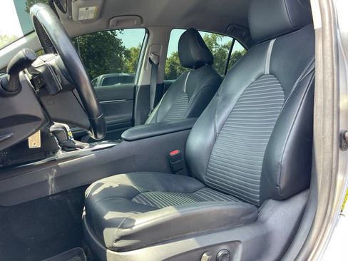 Used 2019 Toyota Camry SE FWD image 9