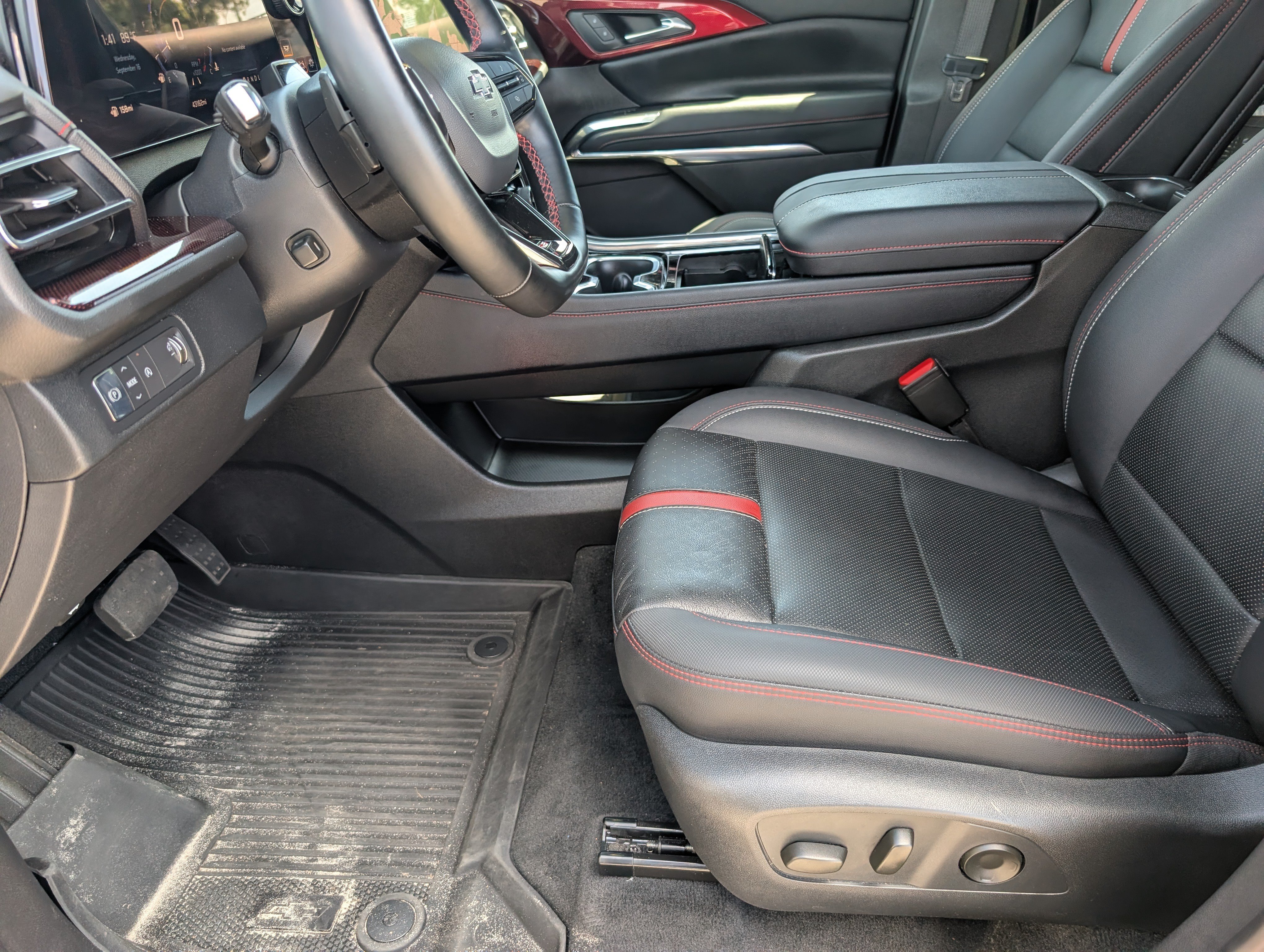 Used 2025 Chevrolet Traverse RS w/ LPO, Floor Liner Package FWD image 15