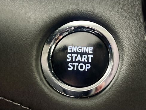 Used 2023 Toyota Highlander XLE image 24