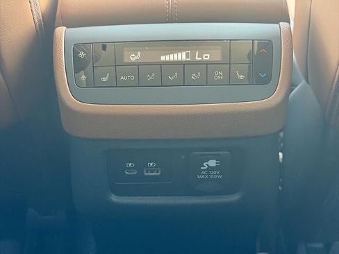 Used 2025 Nissan Pathfinder Platinum w/ Black Appearance Package AWD/4WD image 19