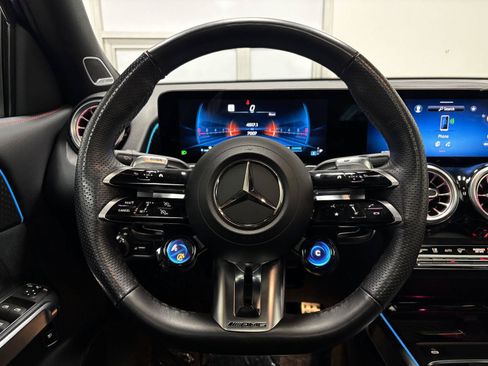 Used 2025 Mercedes-Benz GLB 35 AMG 4MATIC image 27
