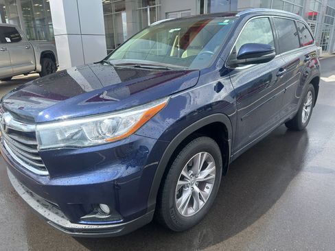 Used 2015 Toyota Highlander XLE image 3