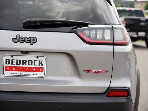 Used 2019 Jeep Cherokee Trailhawk w/ Cold Weather Group AWD/4WD image 10