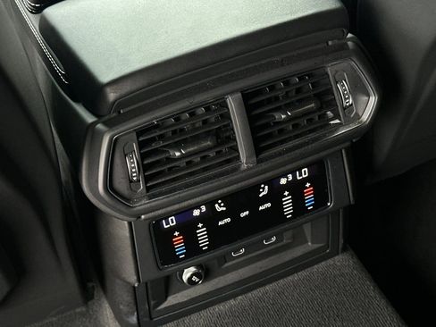 Used 2022 Lamborghini Urus image 31