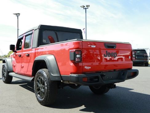 Used 2023 Jeep Gladiator Sport AWD/4WD image 9