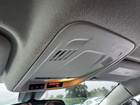 Used 2018 Chevrolet Cruze LT w/ Convenience Package FWD image 29