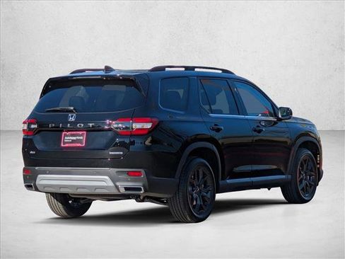 New 2025 Honda Pilot Touring image 2