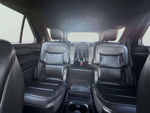 Used 2020 Ford Explorer XLT w/ Equipment Group 202A AWD/4WD image 39