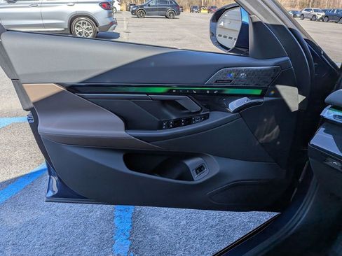 Used 2026 BMW 550e xDrive w/ Executive Package image 7