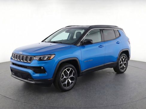 Used 2025 Jeep Compass Limited AWD/4WD image 3