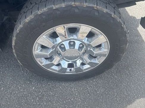Used 2018 GMC Sierra 2500 Denali w/ Duramax Plus Package AWD/4WD image 14