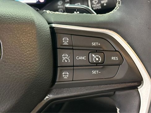 Used 2023 Jeep Grand Cherokee L Laredo AWD/4WD image 32