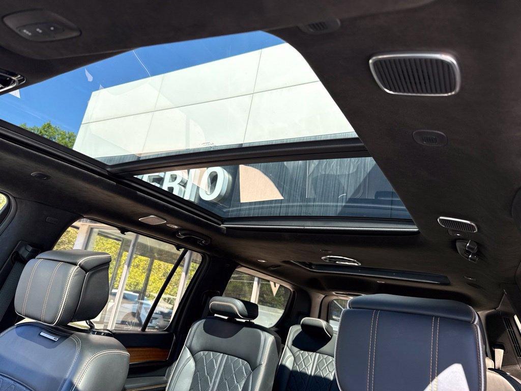Used 2022 Jeep Grand Wagoneer Series III AWD/4WD image 18