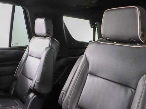 Used 2023 GMC Yukon SLT w/ SLT Luxury Package image 28