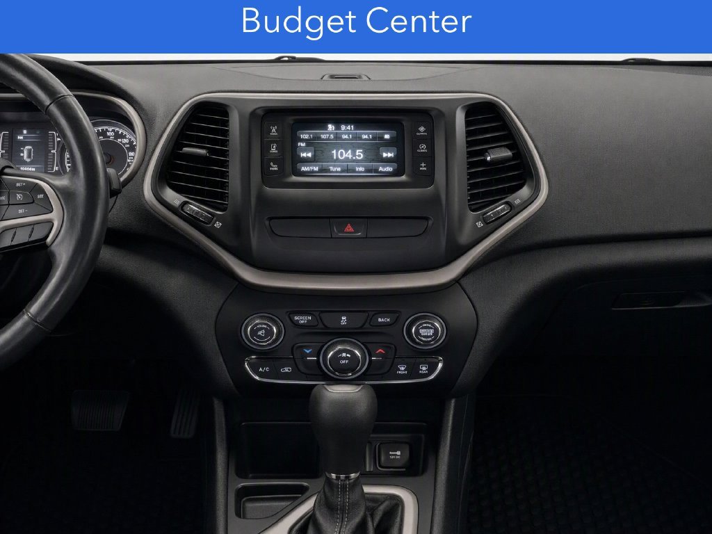 Used 2016 Jeep Cherokee Latitude w/ Cold Weather Group FWD image 18