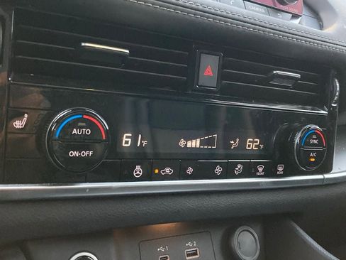 Used 2021 Nissan Rogue SV w/ Premium Package image 22