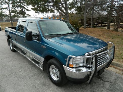 Used 2002 Ford F250 Lariat image 3