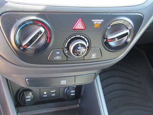 Used 2022 Hyundai Accent SEL image 14