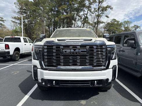 Used 2024 GMC Sierra 3500 Denali Ultimate image 3